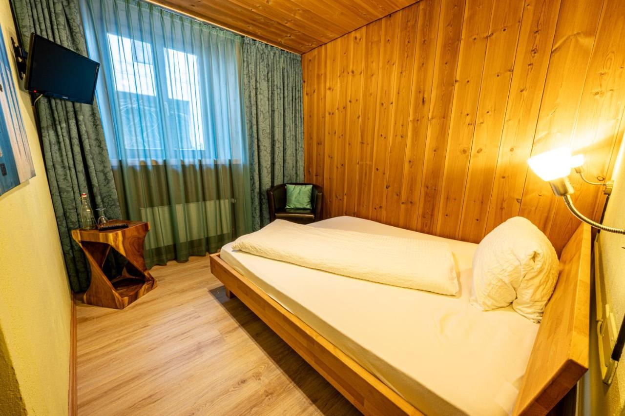 Curuna Hotel-Garni B&B Scuol Esterno foto