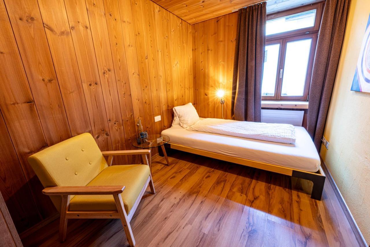 Curuna Hotel-Garni B&B Scuol Esterno foto