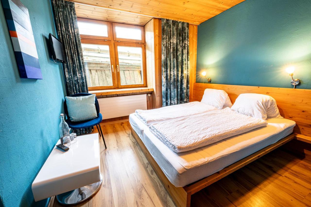 Curuna Hotel-Garni B&B Scuol Esterno foto