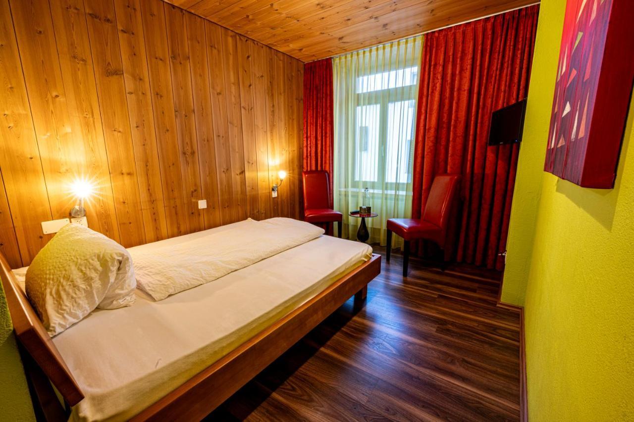 Curuna Hotel-Garni B&B Scuol Esterno foto