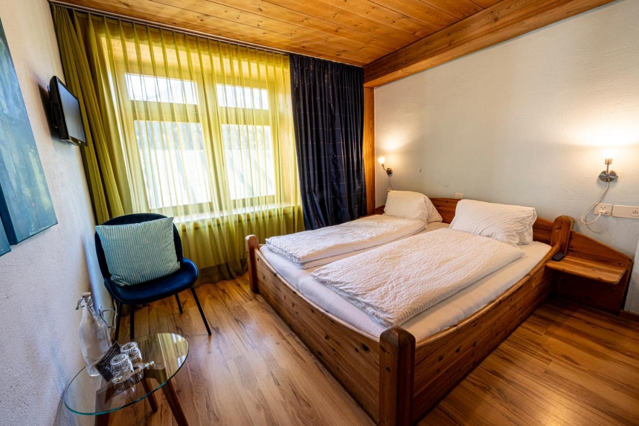 Curuna Hotel-Garni B&B Scuol Esterno foto