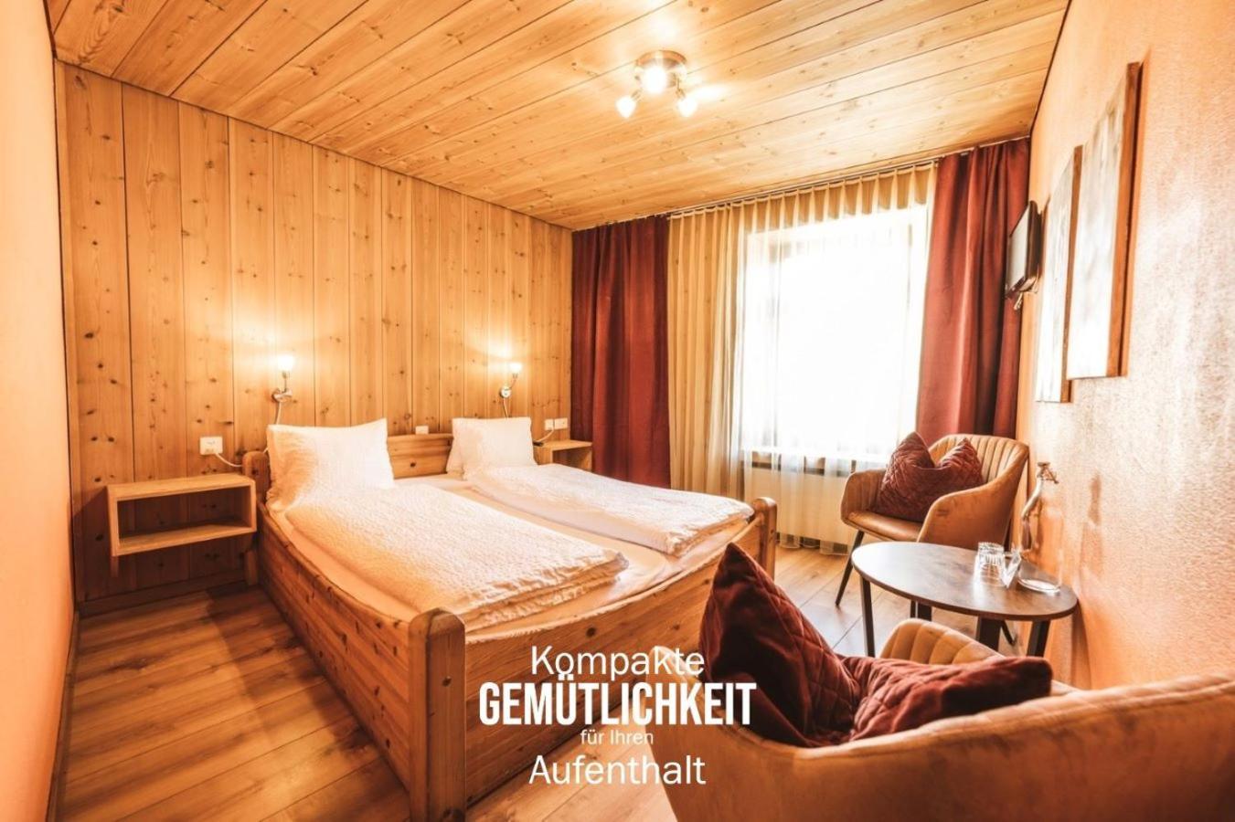 Curuna Hotel-Garni B&B Scuol Esterno foto
